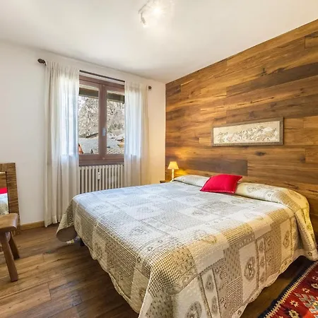 In Centro A Mont Blanc Курмайор